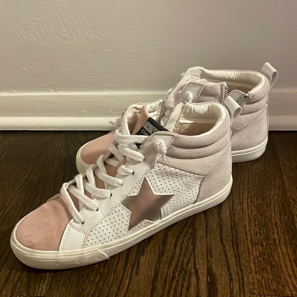 Vintage Havana Sneakers with silver and pink detail!
